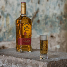 Charger l'image dans la galerie, JOSE CUERVO GOLD 38% 1L