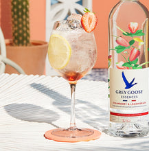 Charger l'image dans la galerie, GREY GOOSE ESSENCES STRAWBERRY &amp; LEMONGRASS 30% 1L
