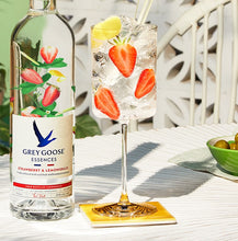 Charger l'image dans la galerie, GREY GOOSE ESSENCES STRAWBERRY &amp; LEMONGRASS 30% 1L

