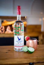 Charger l'image dans la galerie, GREY GOOSE ESSENCES STRAWBERRY &amp; LEMONGRASS 30% 1L
