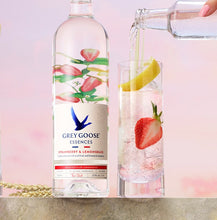 Charger l'image dans la galerie, GREY GOOSE ESSENCES STRAWBERRY &amp; LEMONGRASS 30% 1L
