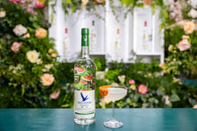 Charger l'image dans la galerie, GREY GOOSE ESSENCES WATERMELON &amp; BASIL 30% 1L
