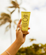 Charger l&#39;image dans la galerie, LOTION SOLAIRE ORIGINALE SPF 50 POUR LE VISAGE 88ML
